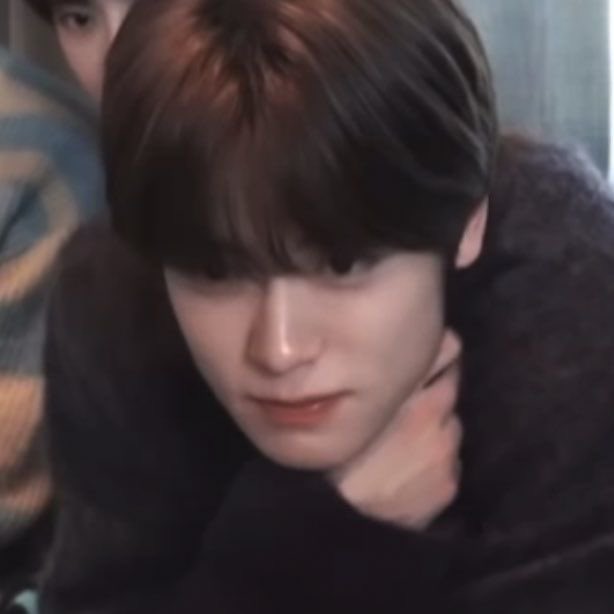 กี่บาทจ้ะ

หือ งานไม้อันนี้หรอครับคุณลูกค้า

ไม่จ้ะ หมายถึงถ้าจะซื้อพ่อค้ามาอยู่ด้วยกัน
คิดกี่บาทหรอจ้ะ