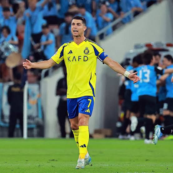 nadjib__fcb's tweet image. تريدون نكته 😂😂😂😂؟ كريستيانو يعترض على انتقال بنزيما الى الهلال بحجة ان هذا يؤثر على المنافسة

على أساس انه كل موسم يحقق الثنائية مع النصر 😂😂😂😭