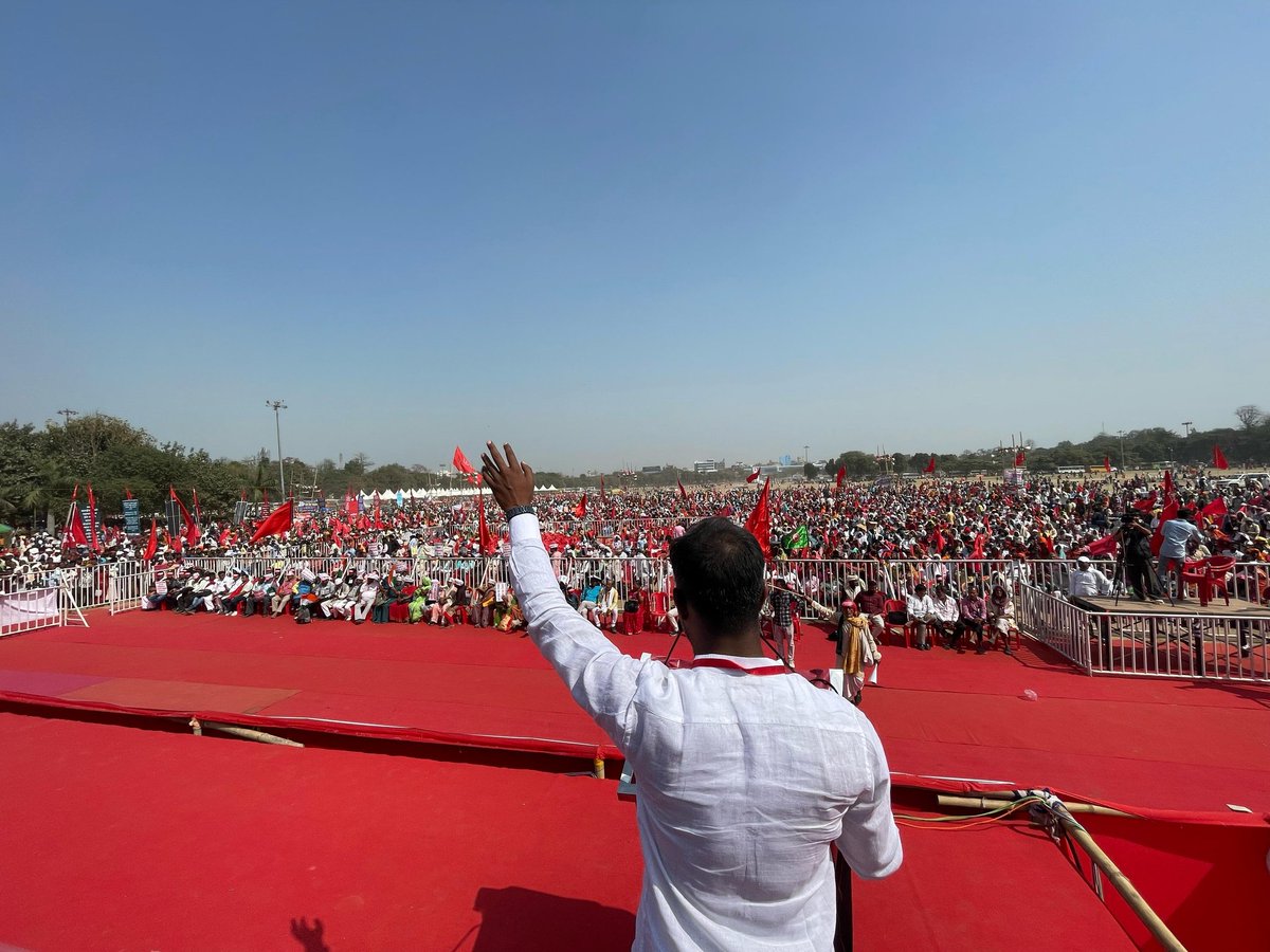 ManojManzil1's tweet photo. जयभीम लाल सलाम !मुझे और मेरे सभी 23 साथियों को माननीय सुप्रीम कोर्ट ने बड़ी राहत दी है. मुझे अपने बहादुर साथियों के साथ हाई कोर्ट से आजीवन कारावास की सज़ा बरकरार हुआ था . माननीय सुप्रीम कोर्ट ने मुझे अपने सभी साथियों के साथ Leave Granted किया . https://t.co/GMYmv4yQfS