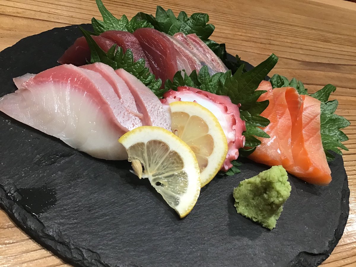 namihei_sushi's tweet photo. １８時、夜の部スタートです🫡

お席空いてます🙇‍♂️

しっぽり晩酌でもどうですか❓

ご来店お待ちしてます‼️ https://t.co/uKZVzDxOpL