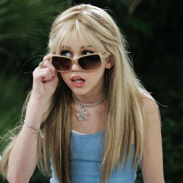 I love how she's slowly turning into Hannah Montana