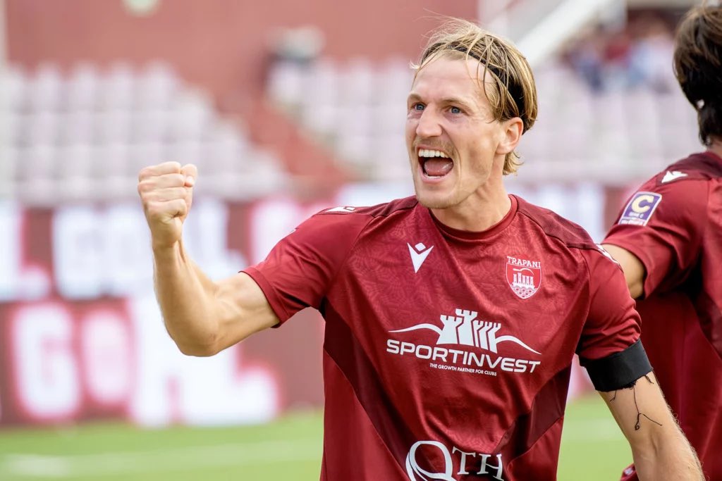 EmanuCant's tweet photo. 🔵🔴| #Calciomercato #Potenza: #Kirwan dovrebbe approdare in Lucania in giornata, trattativa avanzata, come raccontato in esclusiva ormai da giorni.

⌛️| #Rocchetti e #Schimmenti potrebbero uscire direzione #Benevento, come anticipato da @DiMarzio. 

@lucacerchione https://t.co/SytPw84Acc