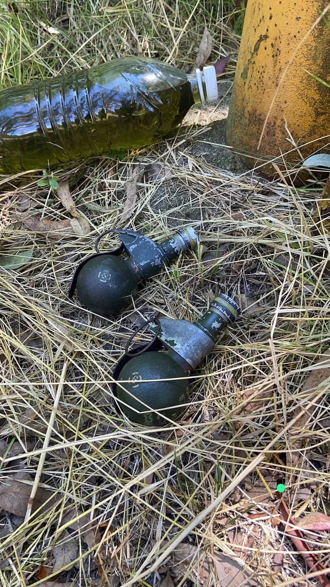 🛑ESTO YA LO VIVI en los 70'
-Un Cabo De La Gendarmería Nacional -EVITO UN DESASTRE ENFRENTANDOSE A TIROS CON DOS "TERRORISTAS" Quienes ATENTARON CON EXPLOSIVOS HACER VOLAR O EXPLOTAR EL GASODUCTO DE EZEIZA. 
-No pueden controlar las calles Entonces producen caos !