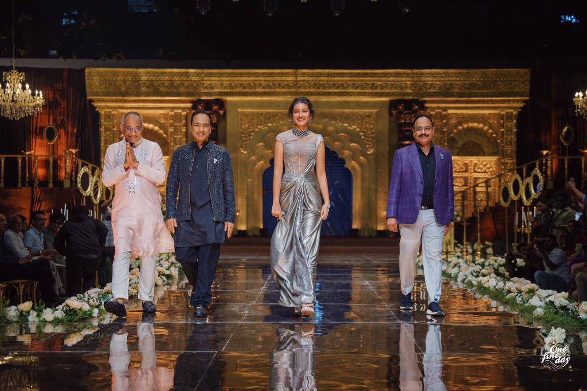 BharatDMF's tweet photo. A Walk to Remember! 👑✨

Princess #SitaraGhattamaneni stole the spotlight as she gracefully walked the ramp for #PMJJewels at the worlds biggest jewellery exhibition in Hyderabad 
Dazzling in timeless tradition and modern elegance, Sitara showcased the Sitara Half Saree Jewellery Collection, a tribute to every girl's cherished milestone. 💎❤️

https://t.co/KVVJl2Qwcz

#PMJJewelsSitara