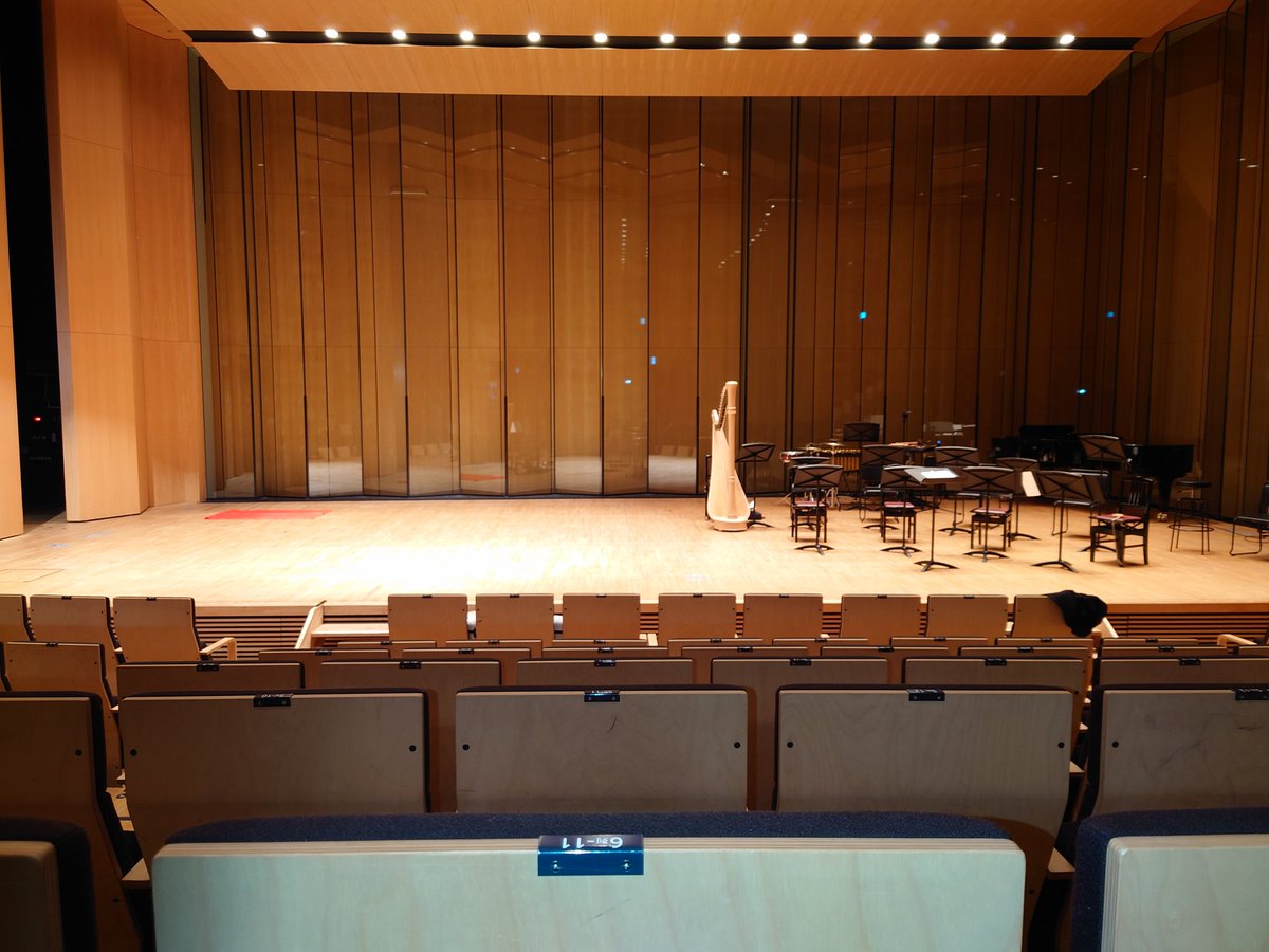 本日はお誕生日なので少し贅沢なお弁当にしてみた。新潟加島屋さんと西武のコラボの鮭の味噌漬け弁当。いやぁ高い分めちゃくちゃ旨いデス！幸せ気分で本番も頑張りまっす！