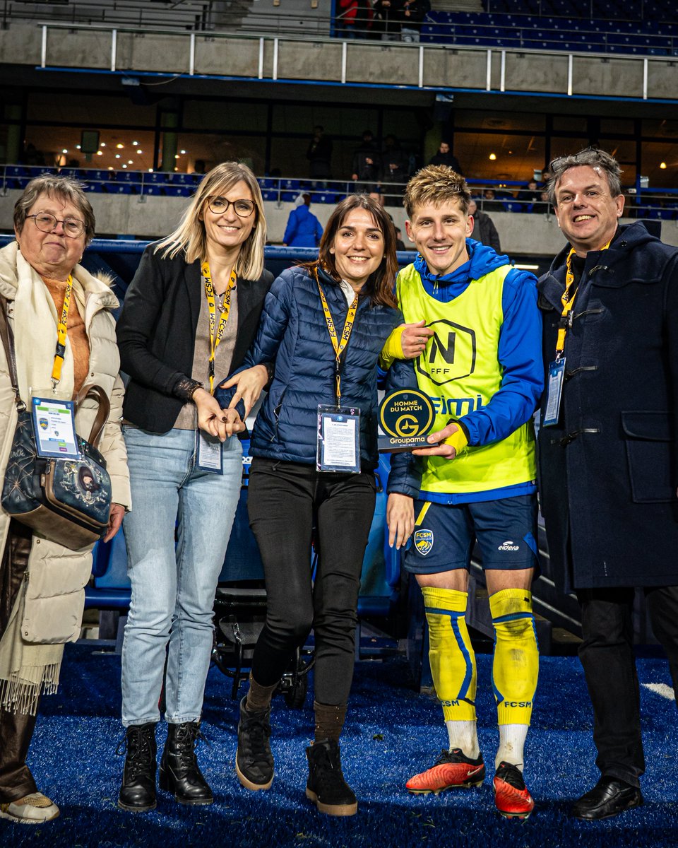 FCSM_officiel's tweet photo. 🏆🦁 Une grosse activité sur son côté et un superbe 𝒄𝒐𝒖𝒑 𝒅𝒆 𝒄𝒂𝒔𝒒𝒖𝒆 pour ouvrir le score 🪖

Désigné par vous comme votre "Homme du match" avec Groupama, 𝗕𝗲𝗻𝗷𝗮𝗺𝗶𝗻 𝗚𝗼𝗺𝗲𝗹 a reçu son trophée de la part de Lorène Vivier ! Félicitations 👏

#FCSMFCR https://t.co/8f4evEvkDM