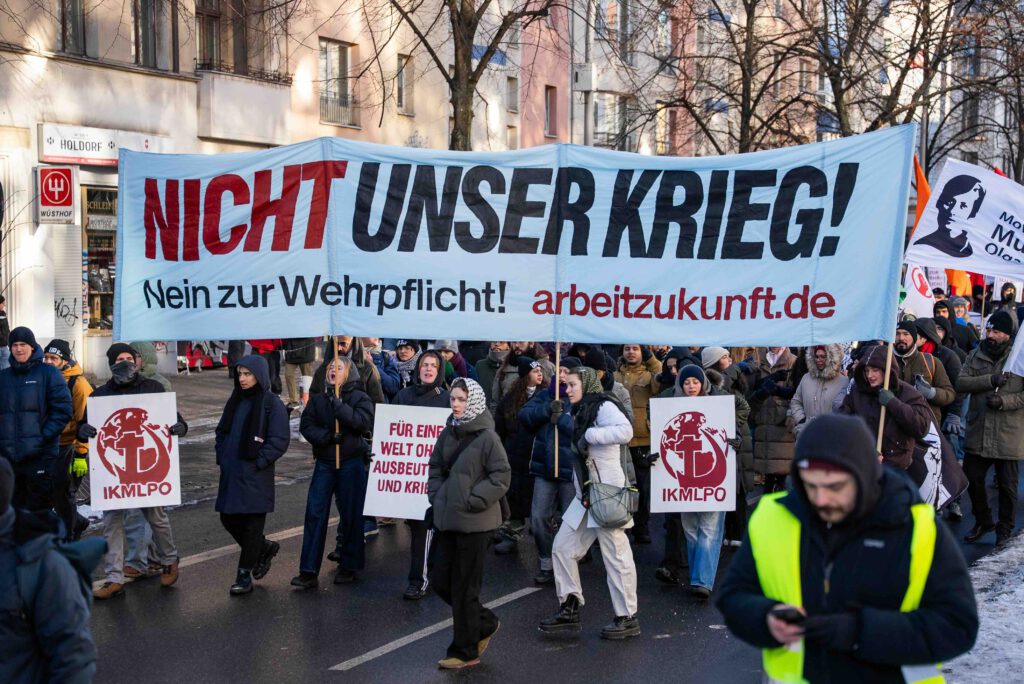 #Alemania El homenaje a Rosa Luxemburgo y Karl Liebknecht este año ha triplicado la asistencia, especialmente de juventud proletaria que no olvida que la única salida a la crisis permanente del imperialismo es el socialismo y el comunismo. pceml.info/fin-de-semana-…