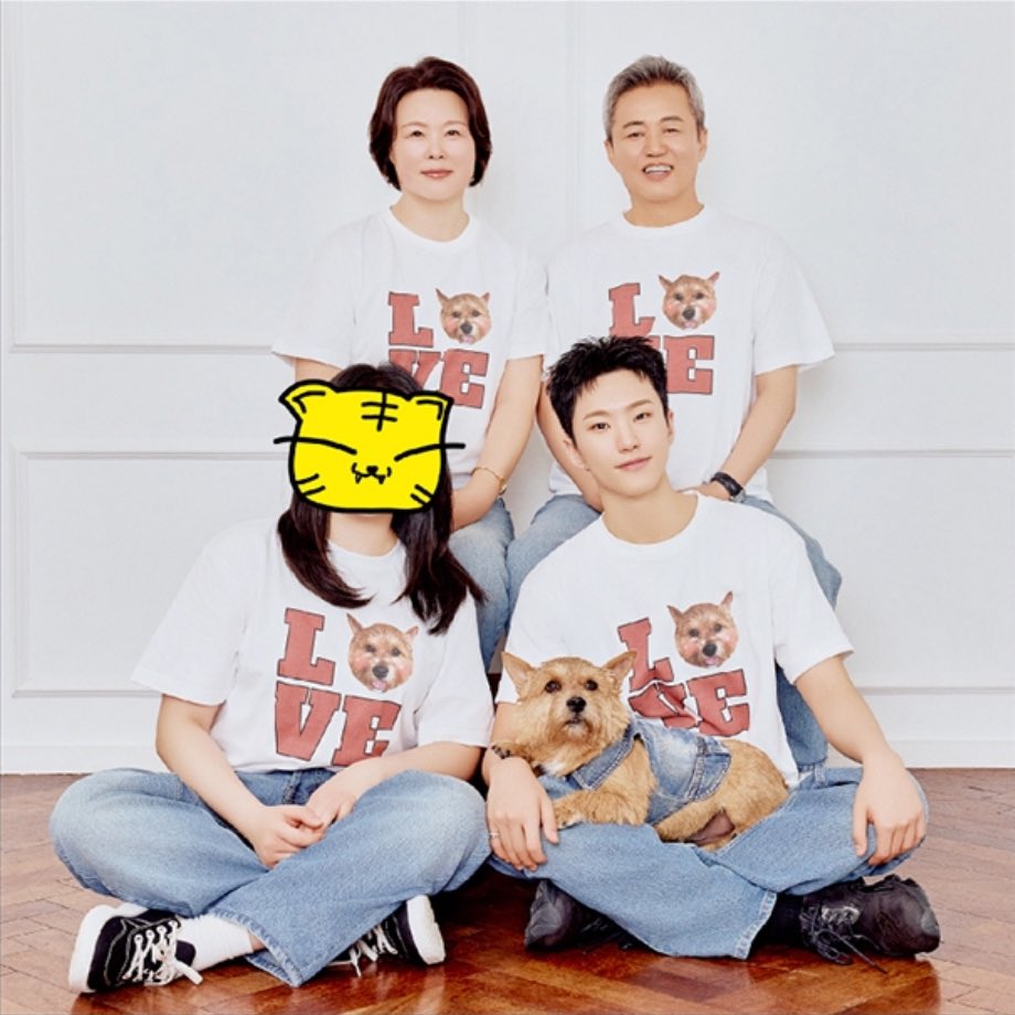 flamehanie's tweet image. KWON FAMILY NEW FAMILY PHOTO COMING FROM HOSHI MAGAZINE 2026😭🫶 WITH LATTE AAAAA