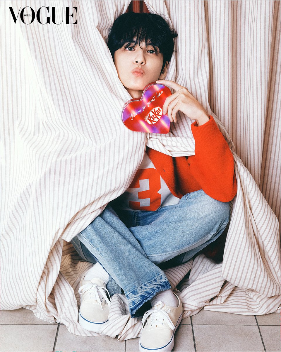 VOGUE KOREA tweet media