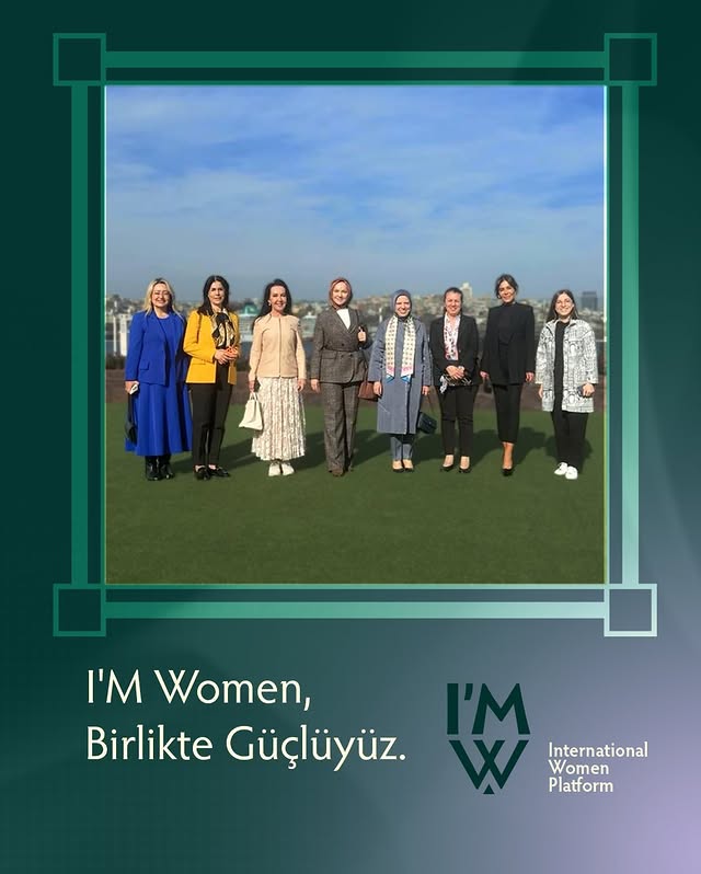 imwomenplatform's tweet photo. Biz, ‘I am Woman’ diyerek aidiyet duygusuyla bir araya gelen, birbirine omuz veren yol arkadaşlarıyız.

Güçlü, zarif ve dönüştürücü adımlarla yürüyoruz. Bu enerjinin bir parçası olmaya davetlisiniz. 

https://t.co/DIj6u3zxQ9 https://t.co/9Kv4u6vp06