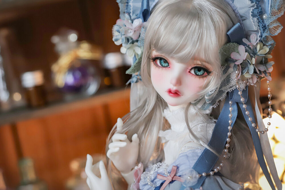 DOLKSTATION's tweet photo. 【DOLK×Peak’s Woods】

特別復刻した勿忘草モチーフの限定FOC Goldieは
もうご覧になりましたか？

➡https://t.co/06CgE6K2wu

勿忘草をイメージした限定メイクを手掛けるのは、人気メイクアーティストSalt Desert氏。柔らかなモヘア調のウィッグも一緒にお届けいたします。

抽選受付は2/8(日)迄。 https://t.co/LQCSQKJlaj