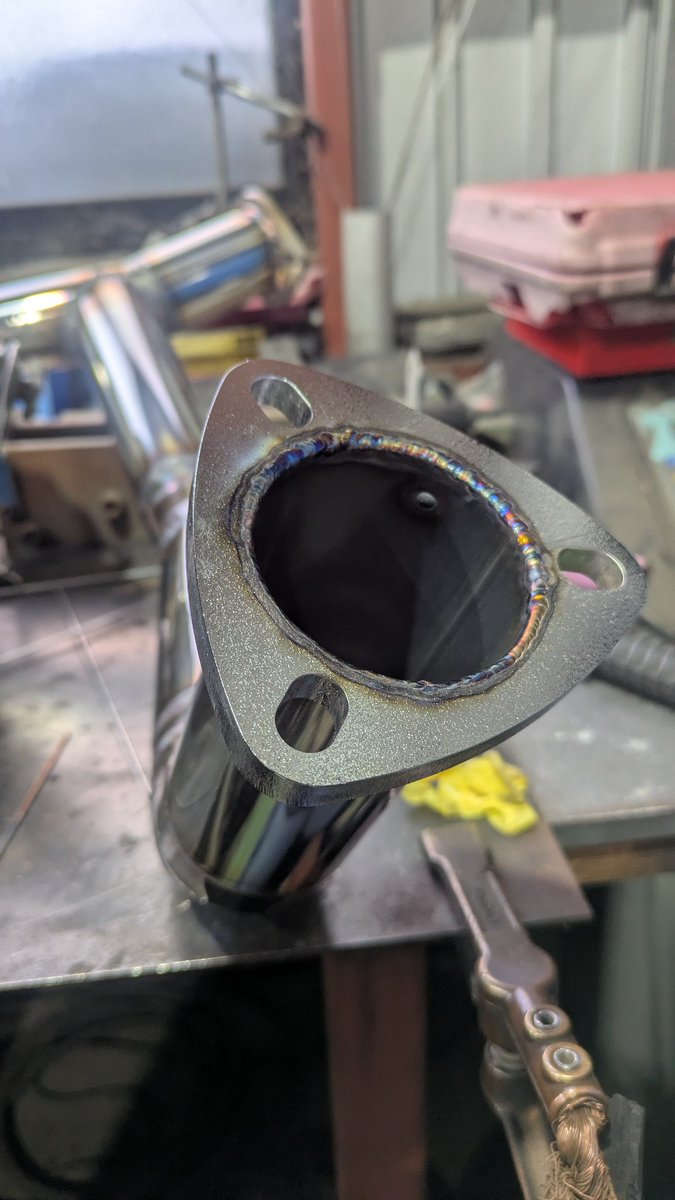 ag_megatech's tweet photo. ワンオフマフラー制作中🔧
手間は掛かりますが完成した時の達成完成はワンオフならでは😁
#ワンオフマフラー
#TIG溶接
#カスタム
#メガテック
#ステンレス https://t.co/T9HQuXscxp