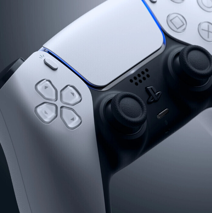 JVCom's tweet photo. Sony a breveté une manette PlayStation avec un écran tactile !

L'objectif est de donner aux joueurs la possibilité de personnaliser entièrement la position des boutons afin de l'adapter aux préférences de chacun. https://t.co/BbxyJZJaBo