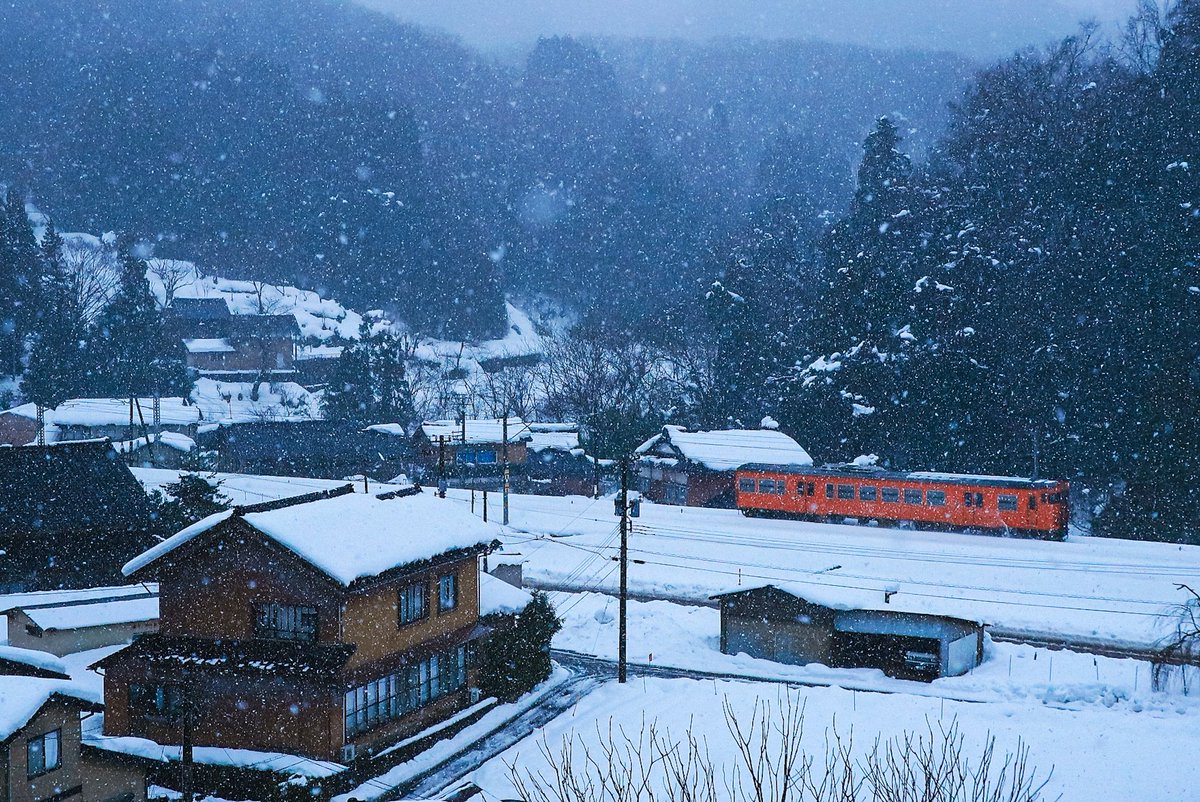 雪景色の中をキハ47が後藤へ