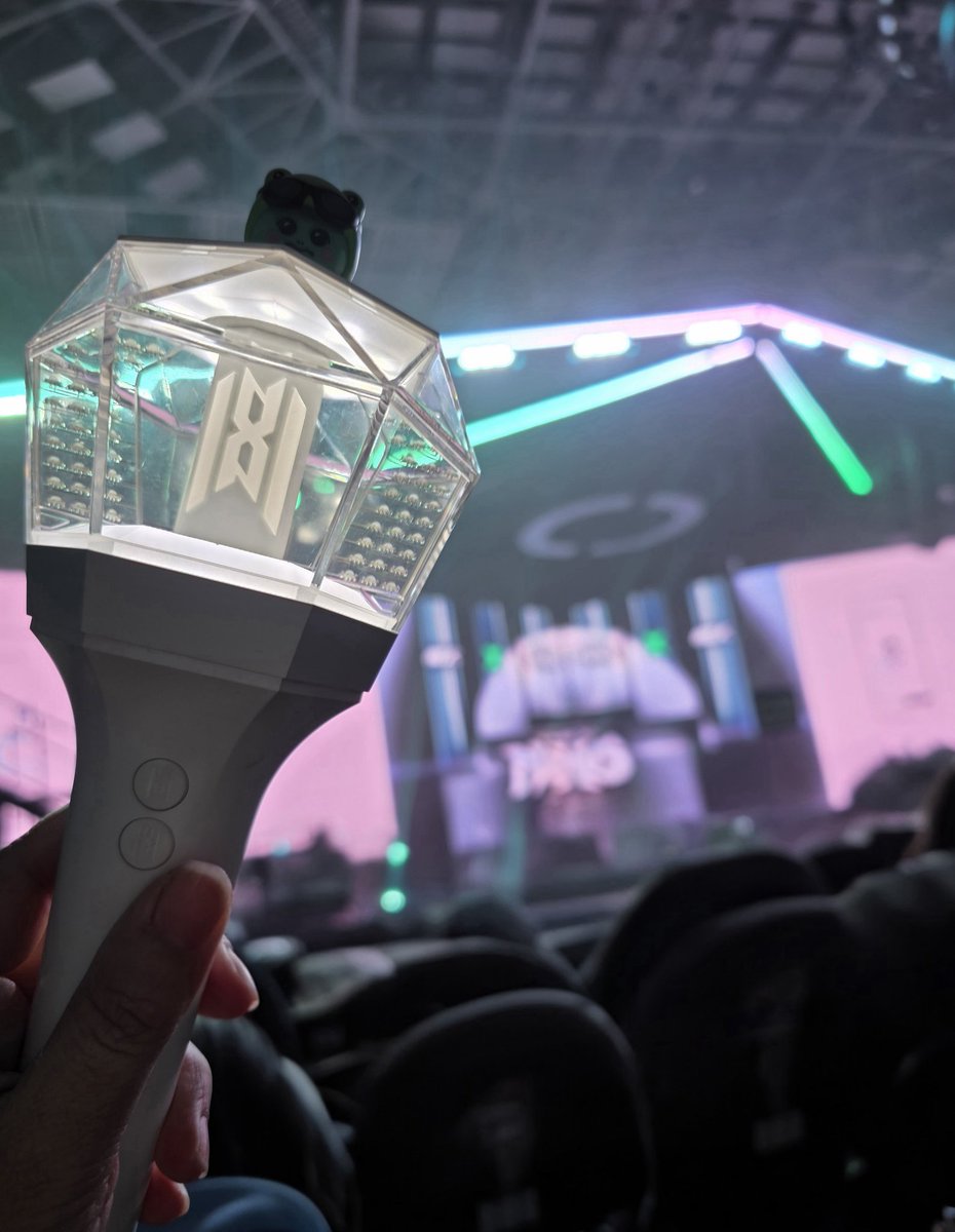 콘서트 3일동안 오며가며 인사하고 선물주신 모든 분들 너무너무 반가웠고 감사드려요!! 아쉽게도 못뵌분들은 또 다음에 꼭 만나기🥰 
모두 수고 많았어요💚