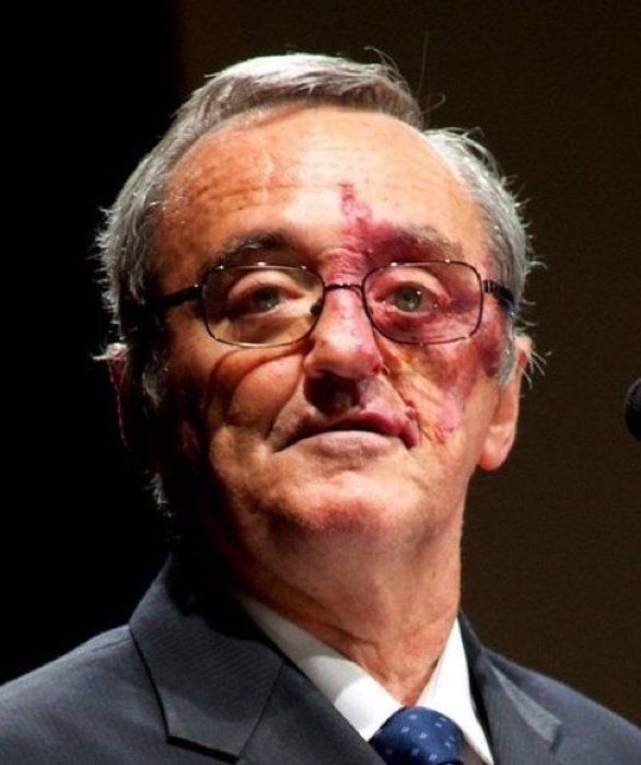 SorSarna_n1's tweet image. El héroe                       El payaso
Barbacid.                    barbas del cis.