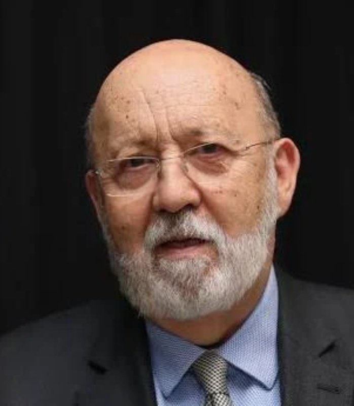 SorSarna_n1's tweet image. El héroe                       El payaso
Barbacid.                    barbas del cis.