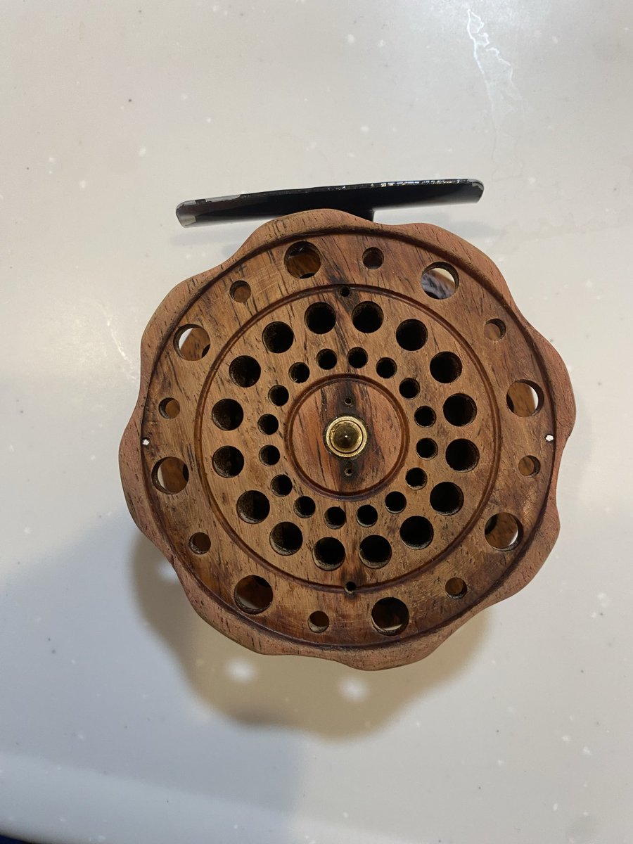 uzkun1226's tweet photo. 初めての制作着手！！
（既製品のカスタムだが、、）

漆は深すぎるし、何より不器用な私にはむず過ぎる、、 https://t.co/xzUxgakvdd