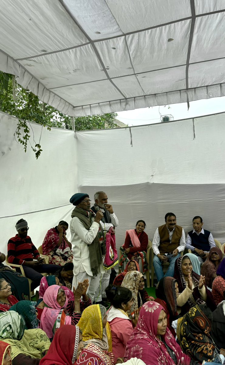 जिला कांग्रेस कमेटी कोटा द्वारा आयोजित मनरेगा दिवस के अवसर पर मनरेगा बचाओ संग्राम में मनरेगा मज़दूरों के साथ आज जिला कलेक्ट्रेट कोटा नयापुरा पर विशाल धरने में उपस्थित हुआ।
#Manrega #ManregaBachao #manregadiwas #Congress #kota #rajasthan