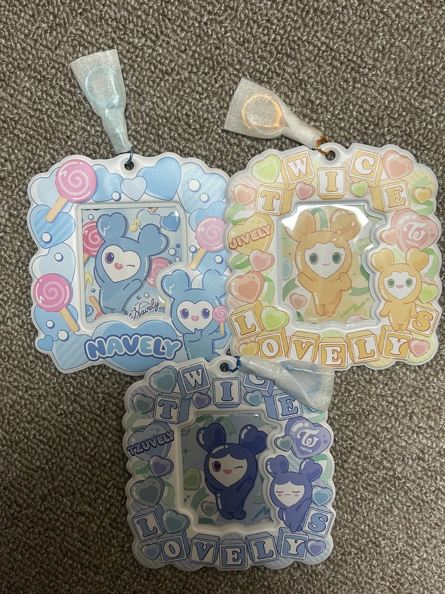 kyomon_meme's tweet photo. TWICEカードフォルダー

譲→ナヨン、ジヒョ、ツウィ

求→サナ、モモ

メルカリかYahooフリマでの交換可能な方
よろしくお願いします。

#twice #TWICE交換 https://t.co/sRwxP7aE1R