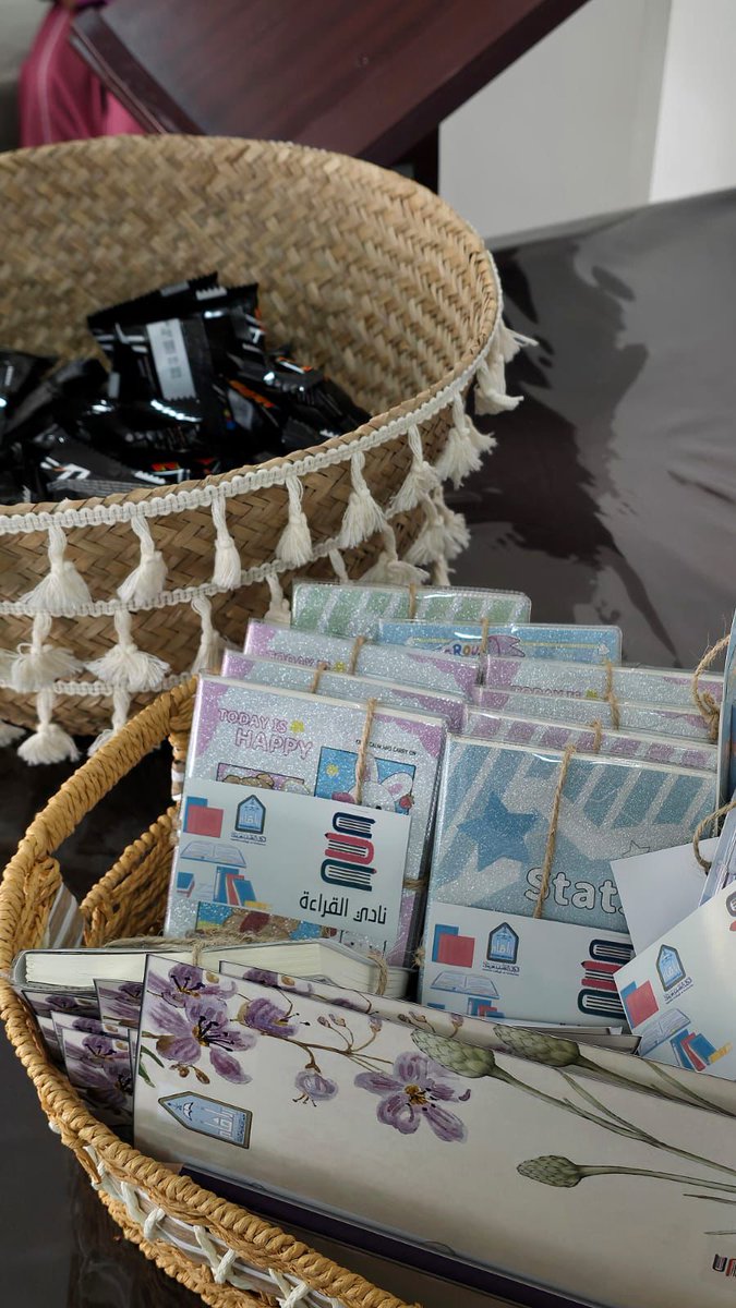 أقامت وحدة الأنشطة الطلابية بفرع #الكلية_التطبيقية بـ #حريملاء – شطر الطالبات – بالتعاون مع نادي القراءة بالكلية، زيارة للمدرسة الابتدائية الثانية بحريملاء، وذلك ضمن برنامج تعزيز العمل التطوعي لدى الطالبات.
كما تضمن البرنامج التأكيد على أهمية القراءة وأثرها على الفرد والمجتمع،