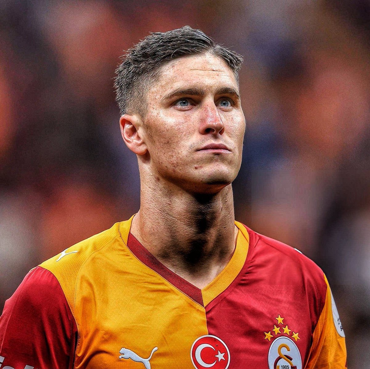 Yeteneği sınırlı ancak aidiyet son derece fazla bu sebepten dolayıda her maç oynadığı futbolun güzelliği konuşuluyor. Ancak yeteri kadar konuşulduğunu düşünmüyorum. Hakkını vermek lazım. #GalatasaraySK #gala