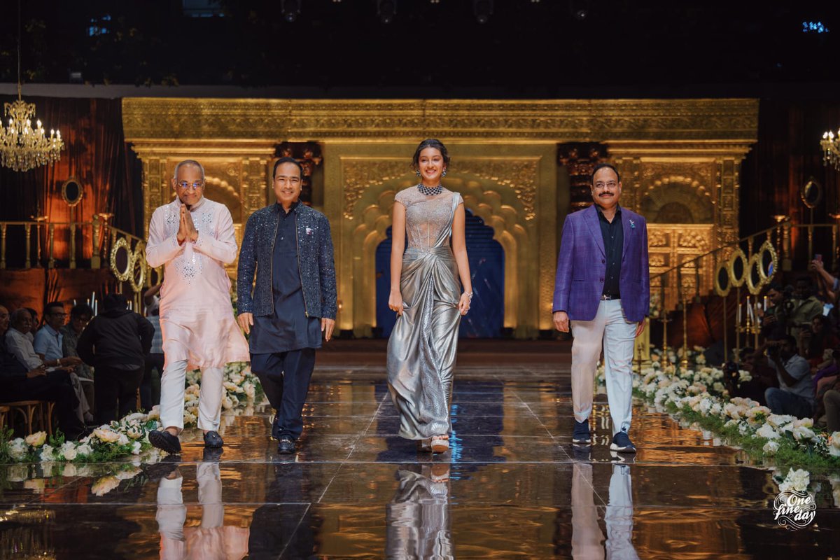 సితార పాప వెలిగిపోతుంది 😍✨
ప్రపంచం లో నే  అతి పెద్ద జ్యువలరీ ఎగ్జిబిషన్ #PMJJewels కి బ్రాండ్ అంబాసిడర్ గా👍
#SitharaGhattamaneni
#PMJJewelsSitara
youtu.be/vrO_EbzE640?si…