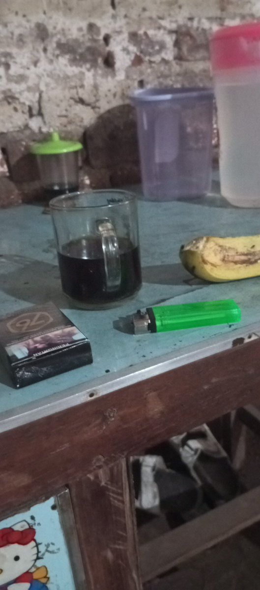 Javanese with cigarrete and cofee