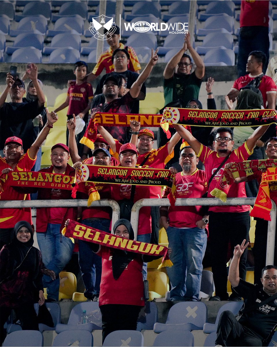 selangorfc's tweet image. 🙌 Terima kasih buat semua penyokong #GergasiMerah yang hadir ke Stadium Sultan Mizan Zainal Abidin malam tadi untuk menyaksikan perlawanan #TERSFC.

🫡 Semoga selamat tiba ke destinasi masing-masing.

📄 Baca reviu penuh perlawanan #LS17 melalui pautan di bio kami. 🔗

Dibawakan