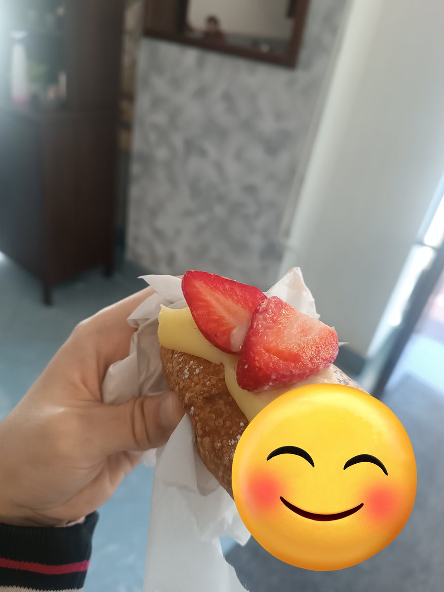VeryEdeaLight93's tweet image. A break at work, what you need to sweeten the day is a Strawberry Dessert!! 🤤
Good day everyone, the day continues...⛅ #day #work #Break #Sweet #Strawberry #goodday