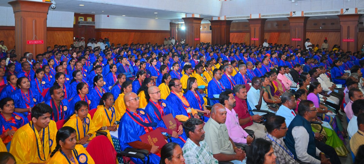 lokbhavan_tn's tweet photo. At the 87th Annual Convocation of Annamalai University, Cuddalore, Governor-Chancellor Thiru R. N. Ravi awarded degrees to 36,829 students. 
Heartiest congratulations to all the graduates, their proud families and devoted teachers!

#AnnamalaiUniversity #Convocation #Chancellor #GovernorRavi #LokBhavan #TamilNadu
