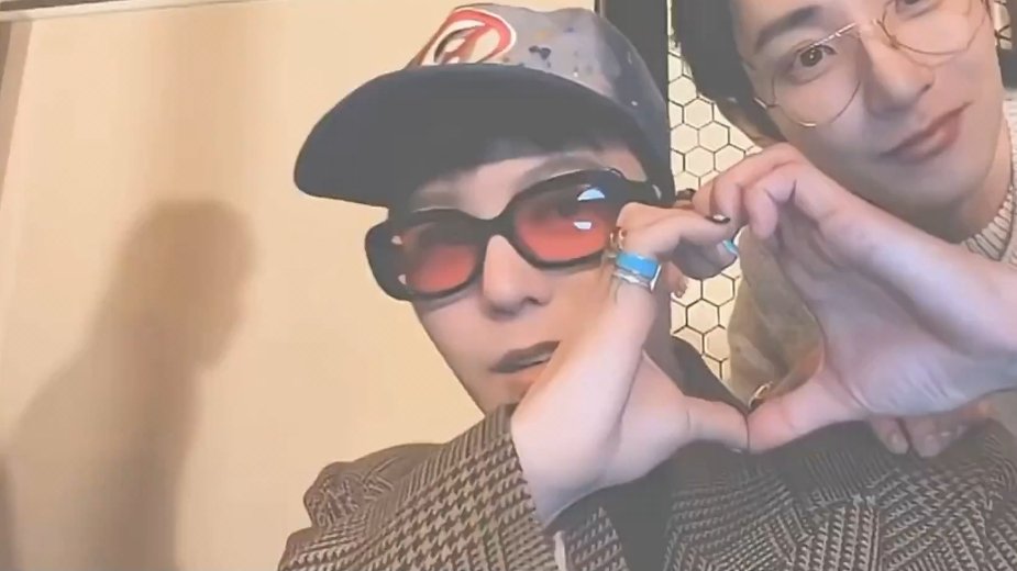 mastermistres14's tweet image. Daesung's shadow heheehe.

The amount of dopamine in my system because of this 12second video right now is unbelievable.