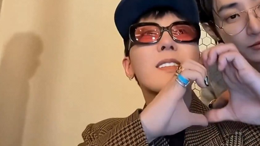 mastermistres14's tweet image. Daesung's shadow heheehe.

The amount of dopamine in my system because of this 12second video right now is unbelievable.