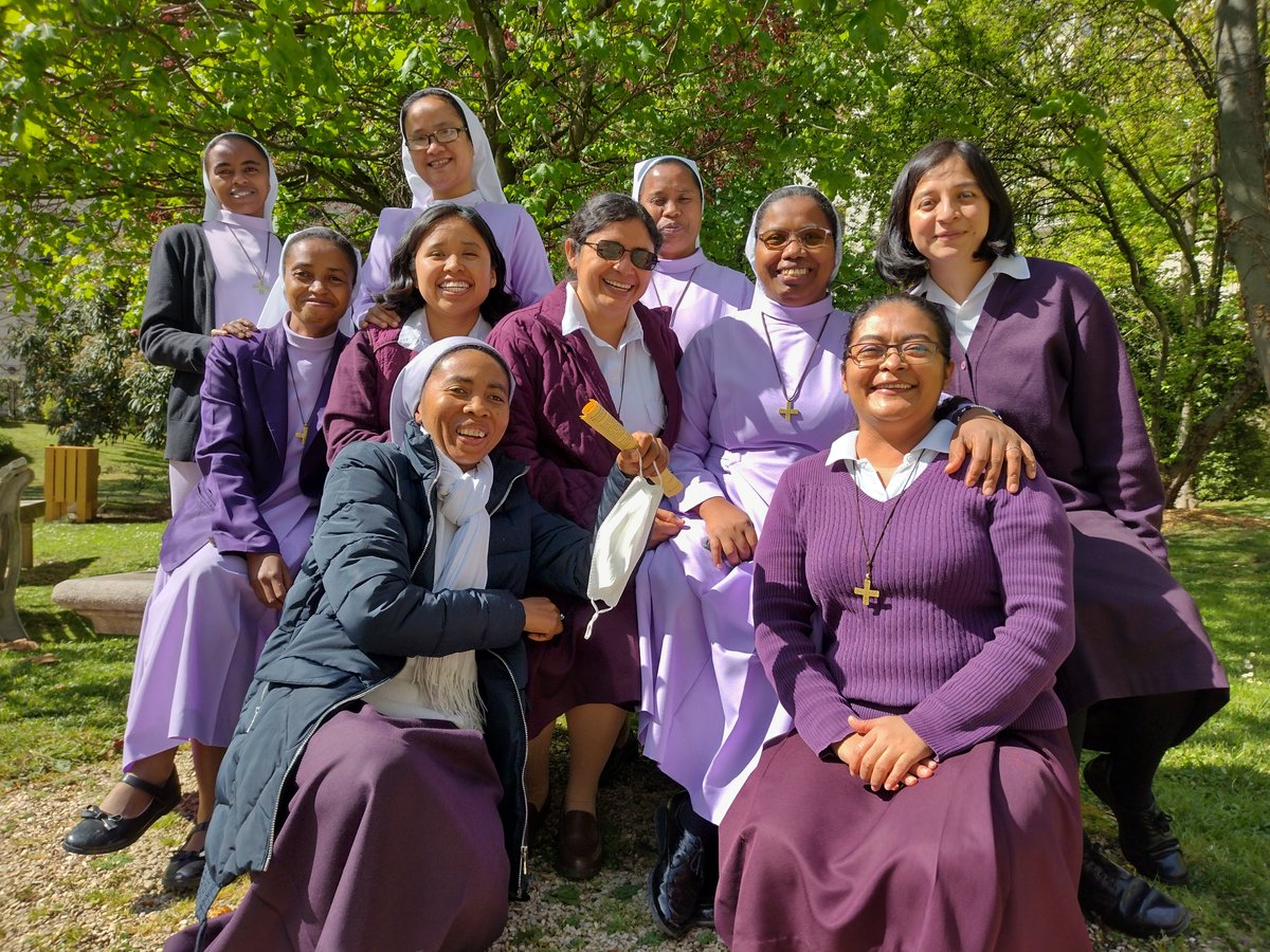 RAssomption's tweet photo. “La vida consagrada es un don del Espíritu para la vida de la Iglesia” ✨
Un signo vivo del amor de Dios hecho gesto cotidiano 🙏💜
 https://t.co/HJQZo4WXIk
#VidaConsagrada #Esperanza #AmorDeDios https://t.co/2AEpvwKBUp