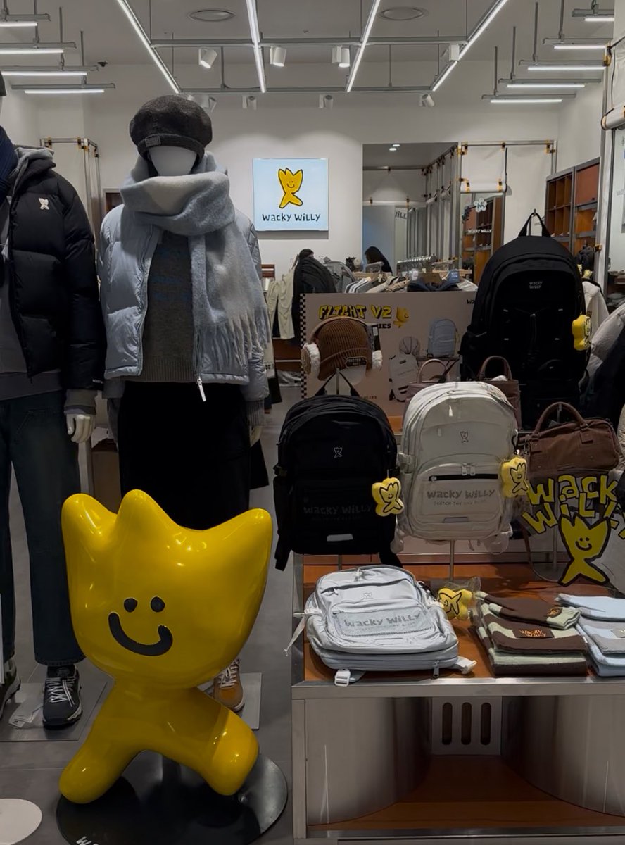 아우힘들어 하루종일 돌아다녔네 넘힘들다  나이가드니까 체력이 딸리네 내일 중국가요
가기전 남자냄새킁킁 해야대는데 ㅋㅋ