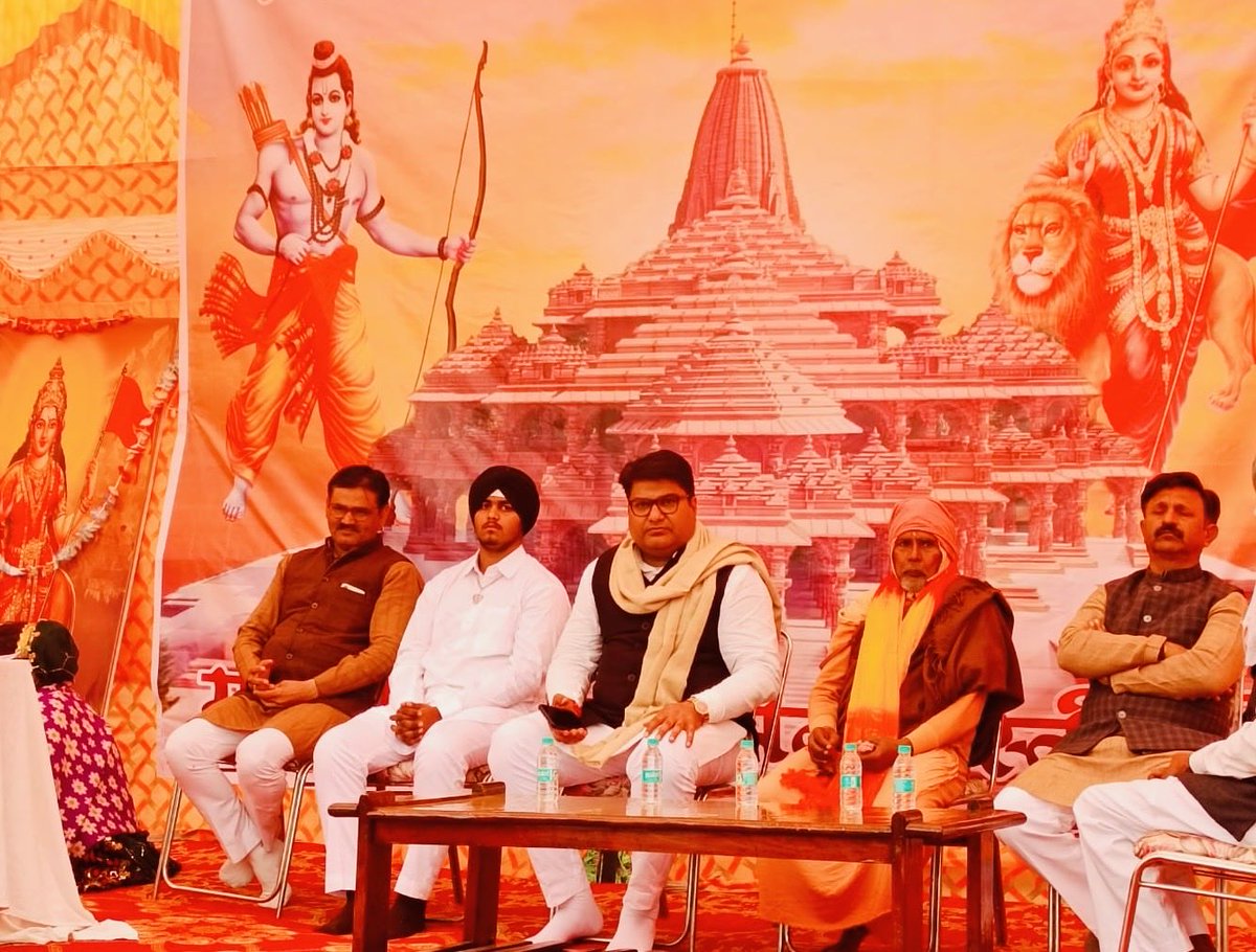 DRSHAILESHBJP's tweet photo. 📍भैरों मंदिर प्रांगण, गोवर्धन रोड, डीग

विराट हिंदू सम्मेलन को मुख्य अतिथि के रूप में संबोधित किया। यह समय है जब सभी को अपना जाति/धर्म भूलकर एक हिंदू के रूप में एकजुट होना होगा, तभी हम “विकसित भारत” का स्वप्न पूर्ण करने में सक्षम होंगे।

 #Deeg #विराट_हिंदू_सम्मेलन https://t.co/bN3bPVc4ku