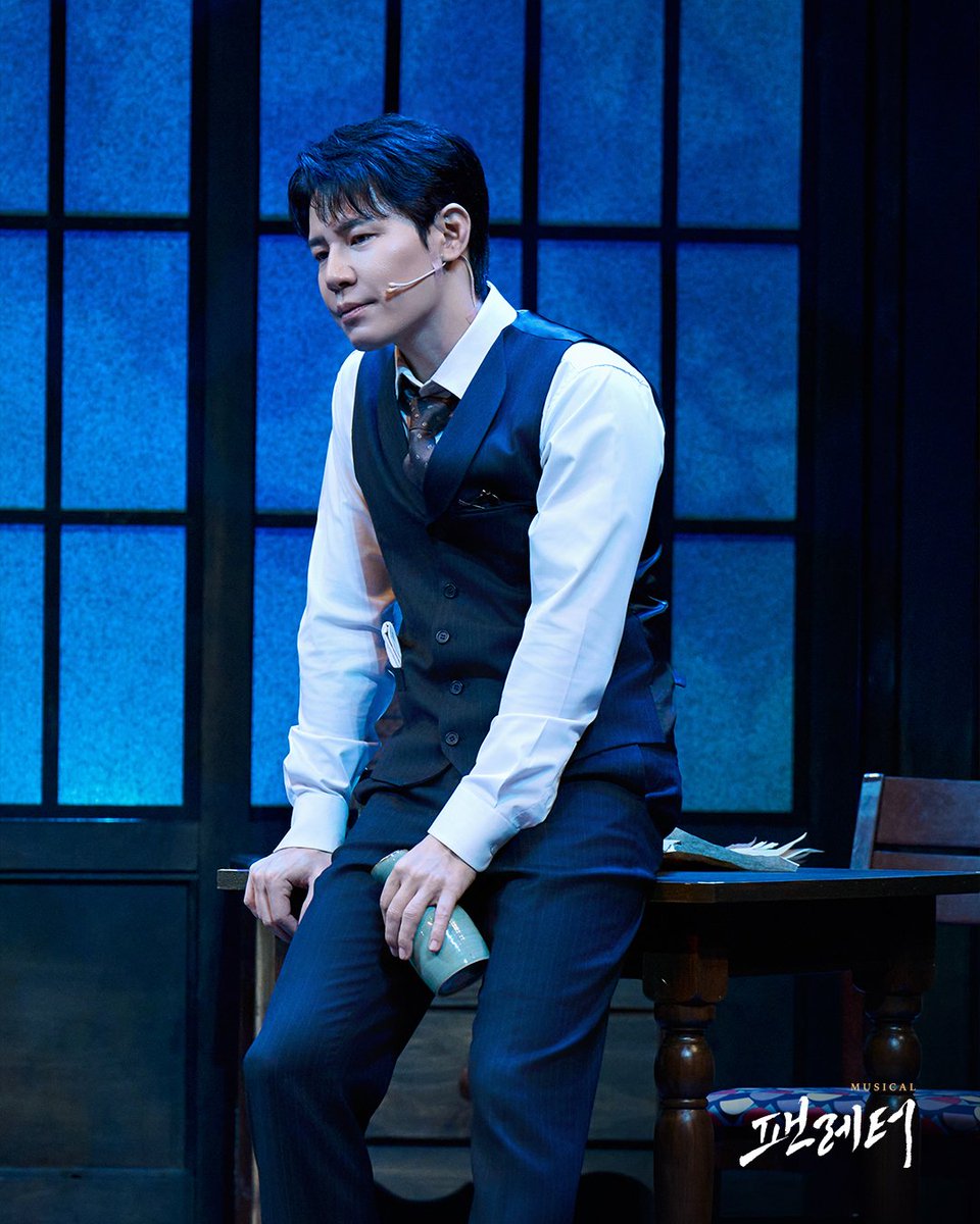 Repost from <a href="/livecorp2011/">콘텐츠제작사 라이브 LIVE</a> 
#이규형 #팬레터10주년