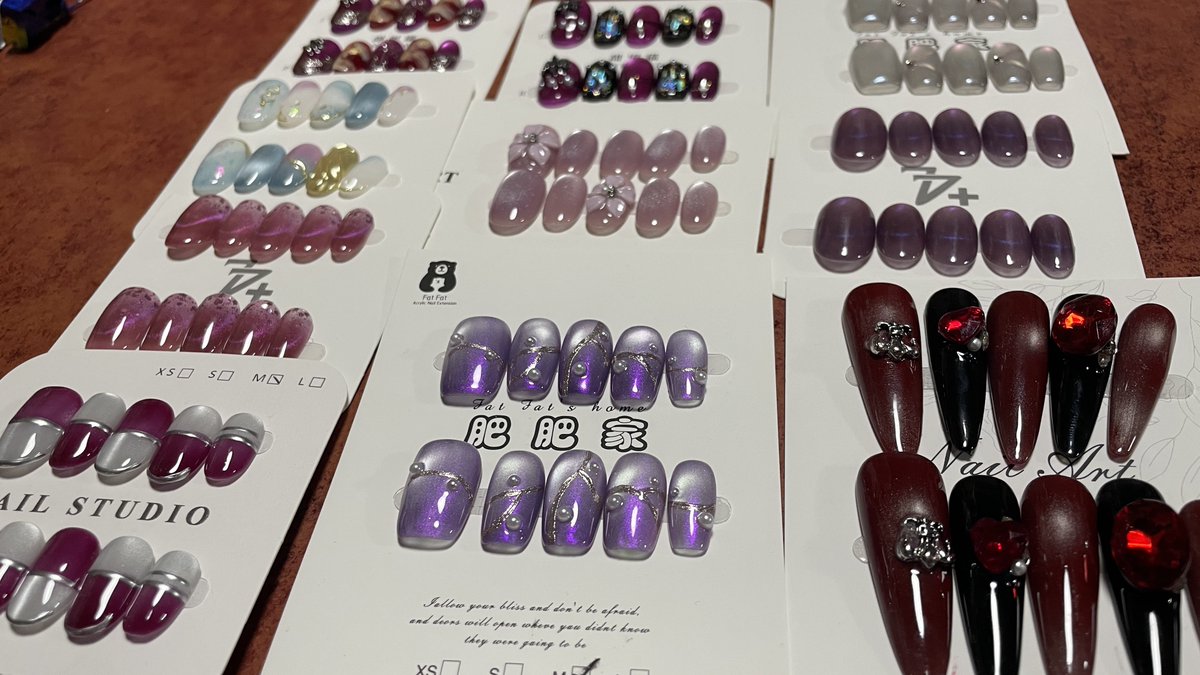 またネイルチップにハマってて、可愛い配信者さんのめっちゃ買ってる