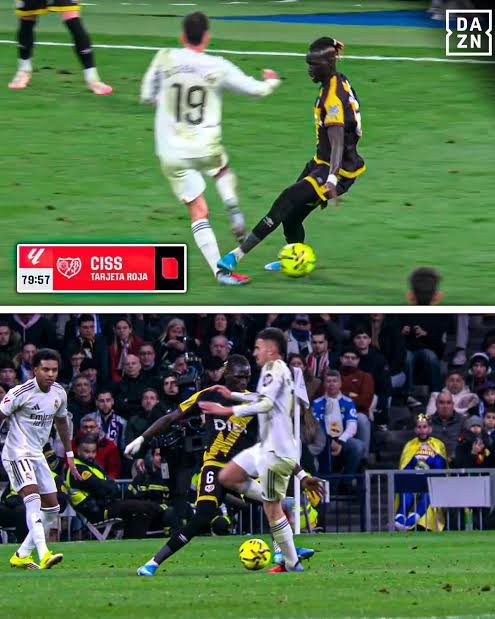 pasangar's tweet image. Es impresionante, @GalderReguera acaba de decir que el VAR es un problema porque “a cámara lenta engaña” como pasó ayer en el penalti a Brahim que no era (era tan evidente lo tuvo que pitar de primeras). A ver cuánto tarda el mermagogo en cuestionar la roja a Parhé Ciss.