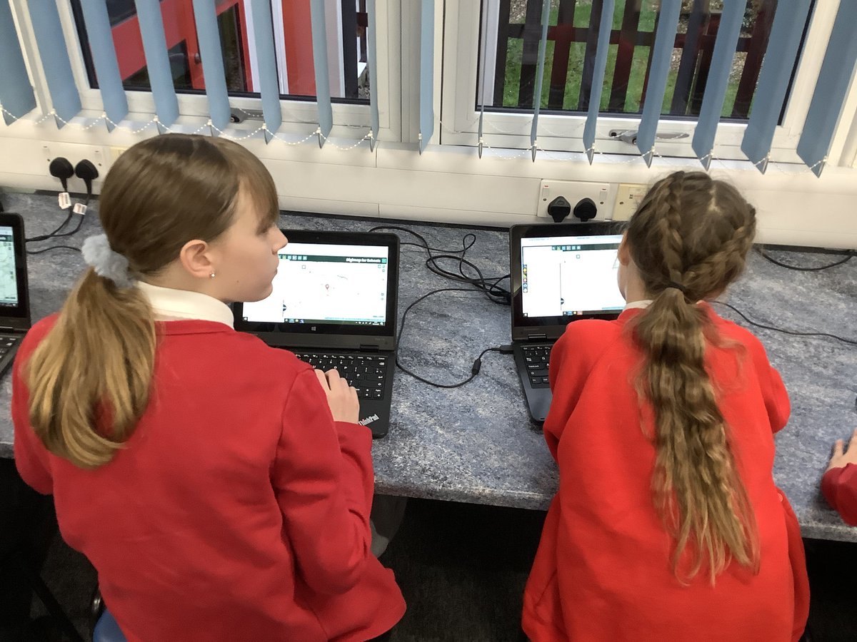 SouthwellClass's tweet photo. In Geography we have been using Digimaps to find out how much Leasingham has grown since 1945. We enjoyed trying to find familiar landmarks in the area and then looked further afield to prominent locations from our WW2 topic. @LeasStAndrews https://t.co/tiXpMirHO6