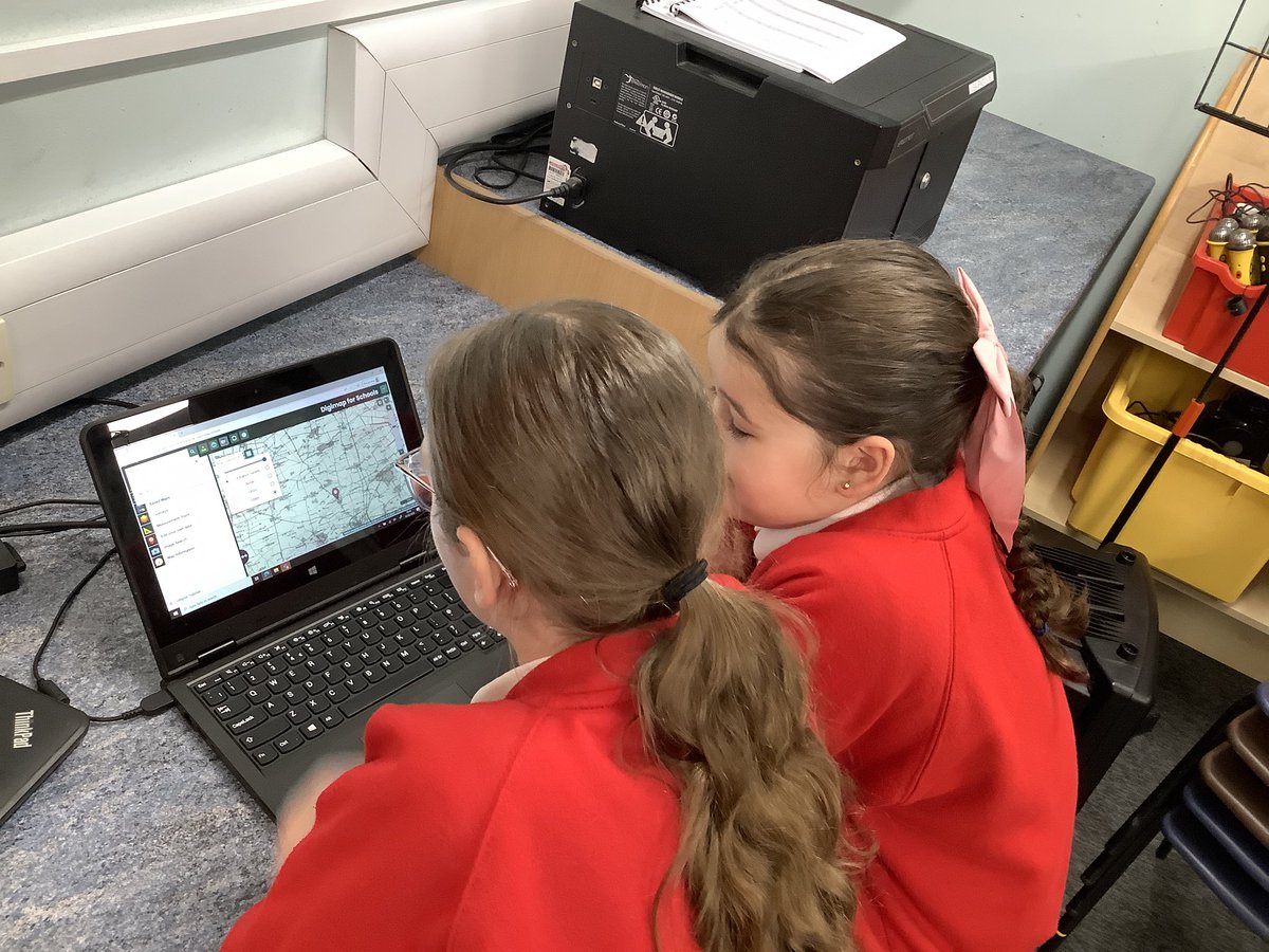 SouthwellClass's tweet photo. In Geography we have been using Digimaps to find out how much Leasingham has grown since 1945. We enjoyed trying to find familiar landmarks in the area and then looked further afield to prominent locations from our WW2 topic. @LeasStAndrews https://t.co/tiXpMirHO6