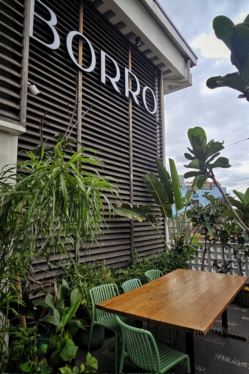 fluidtype's tweet photo. The kid wanted fried chicken. I wanted to show him that good fried chicken doesn't only come out of a fast food deep fryer, and that there's something better than fast food.
Borro, along Scout Borromeo in QC. It's just near Tablo.
#Borro
#restaurants https://t.co/hOGEK7GNpM