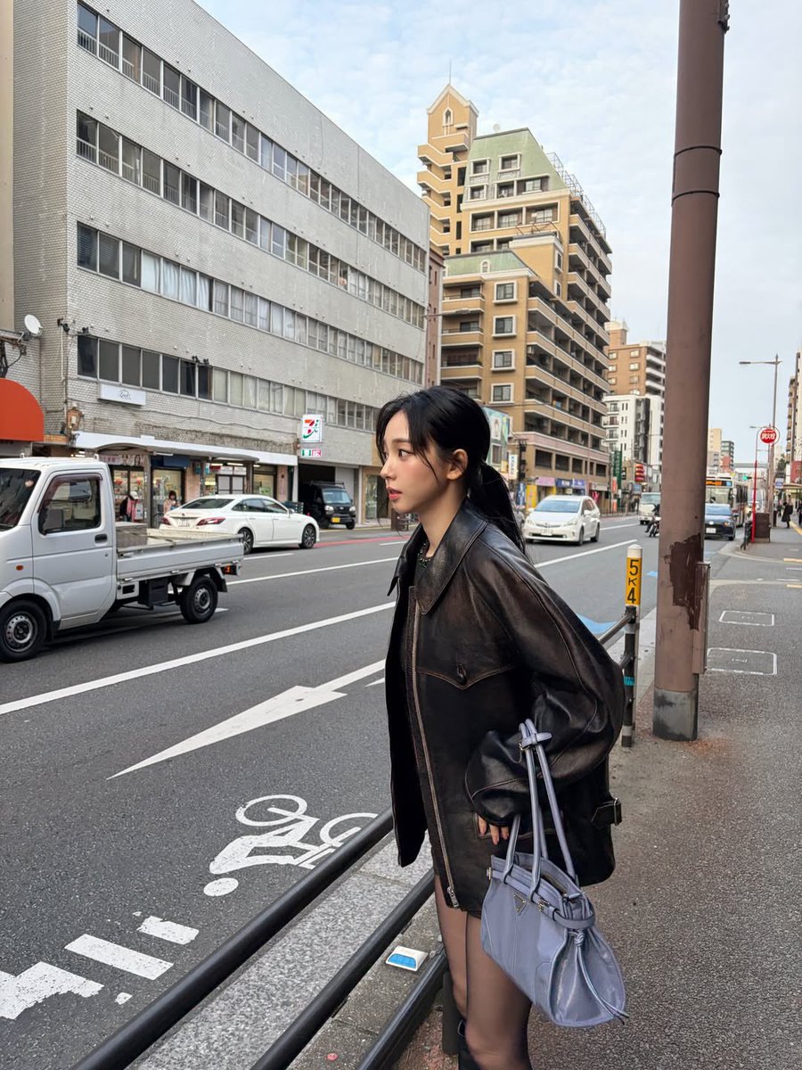 kairpeies's tweet image. เสื้อก็หนังเหมือนกันแต่ใครใส่แล้วเมะ ใส่แล้วเคะคือรู้เลย