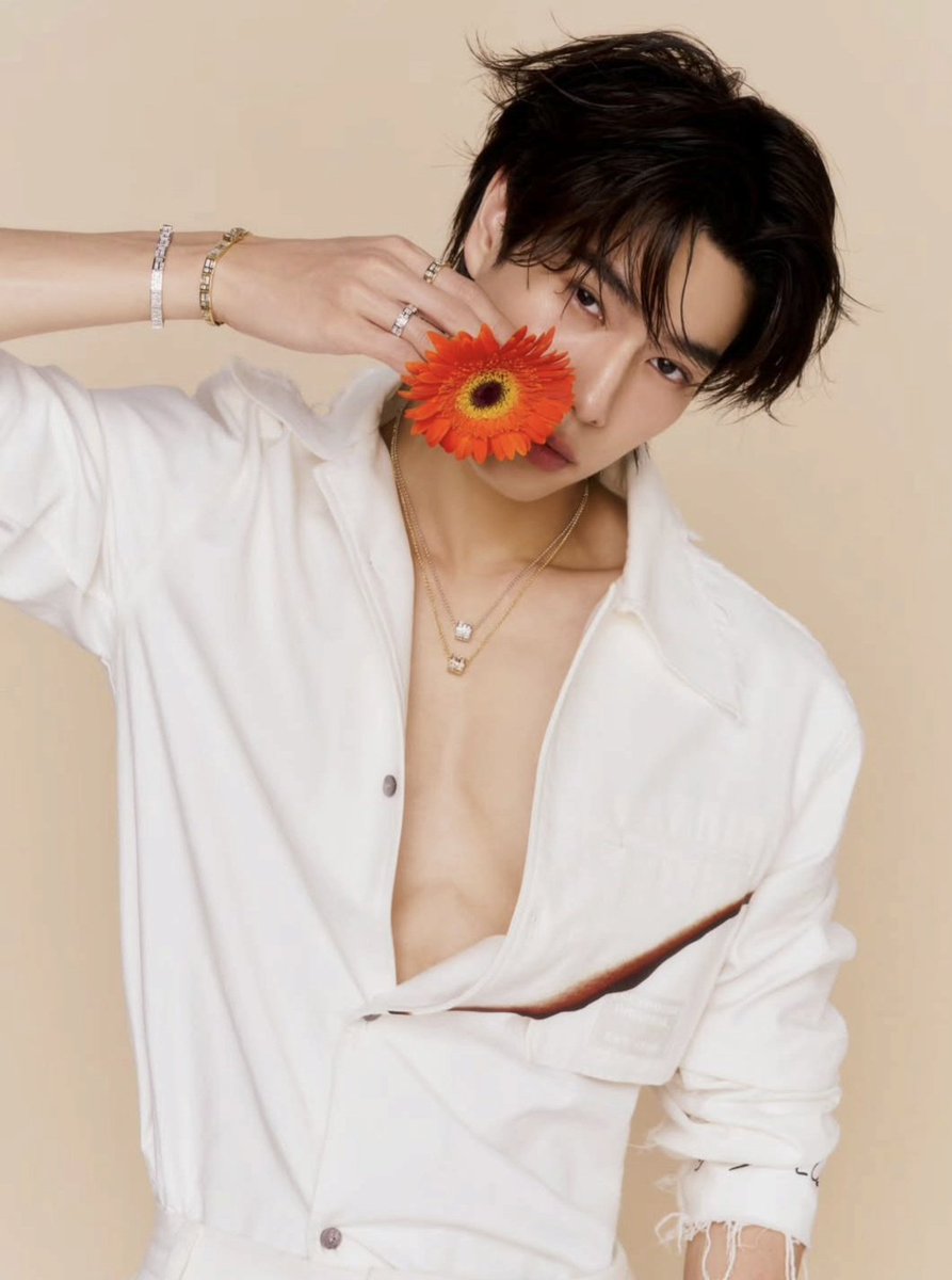 EverydaynewsTH's tweet image. ต้อนรับเดือนวาเลนไทน์🌹 เดือนแห่งความรัก ใครคิดไม่ออกว่าจะซื้ออะไรเป็นของขวัญให้หวานใจดี ขอแนะนำเป็นเครื่องประจำจาก APM Monaco แบบปอนด์-ภูวินทร์ รับรองถูกใจหวานใจแน่นอน🫶🏻

@apm_monaco @pacifica_group #APMMonaco #APMMonacoTH 
#ปอนด์ภูวินทร์ #PondPhuwin #ppnaravit #phuwintang