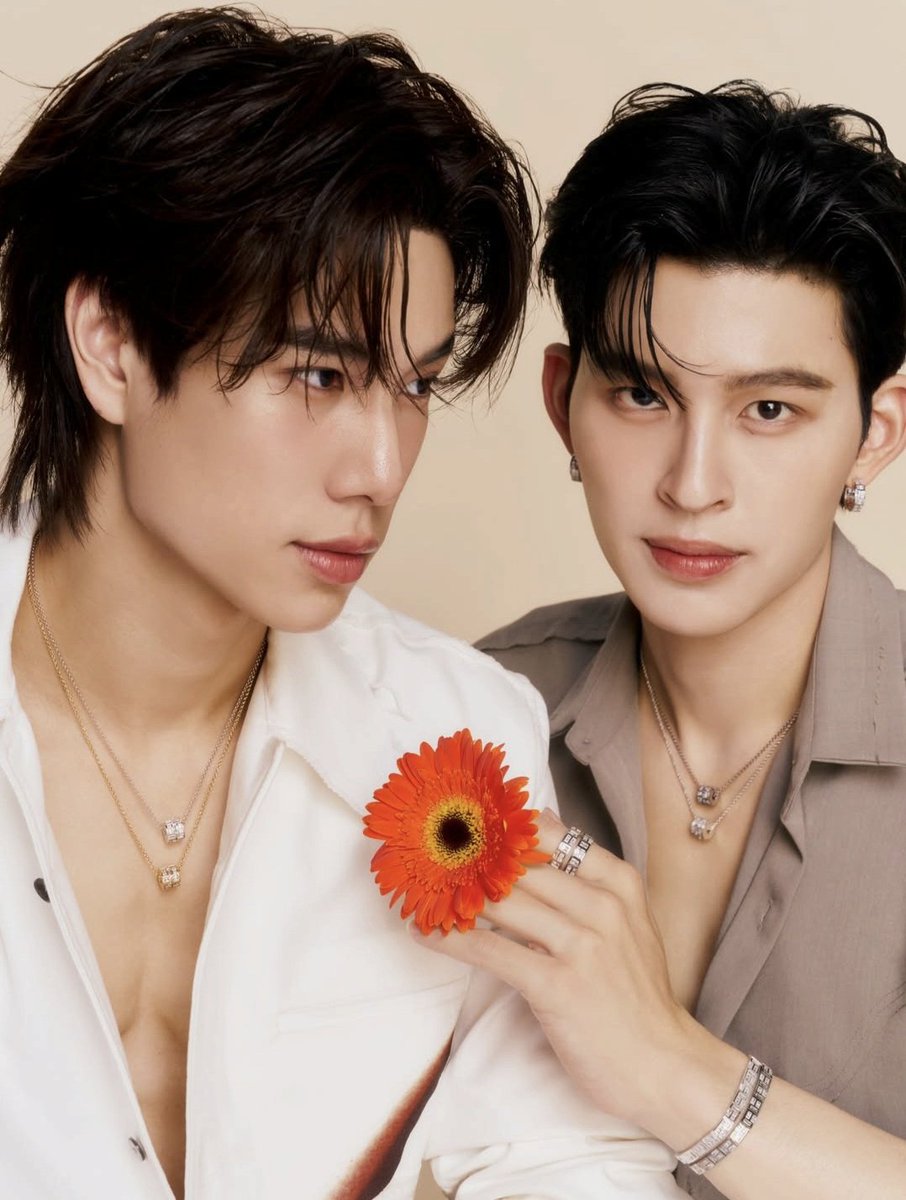 EverydaynewsTH's tweet image. ต้อนรับเดือนวาเลนไทน์🌹 เดือนแห่งความรัก ใครคิดไม่ออกว่าจะซื้ออะไรเป็นของขวัญให้หวานใจดี ขอแนะนำเป็นเครื่องประจำจาก APM Monaco แบบปอนด์-ภูวินทร์ รับรองถูกใจหวานใจแน่นอน🫶🏻

@apm_monaco @pacifica_group #APMMonaco #APMMonacoTH 
#ปอนด์ภูวินทร์ #PondPhuwin #ppnaravit #phuwintang