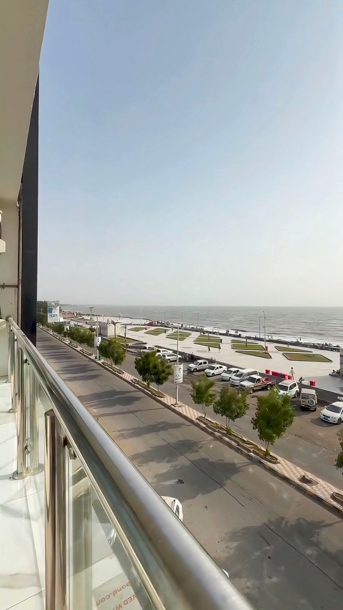 كورنيش الحديدة بشكله الجديد ..

بإذن الله سيصبح اليمن بالشكل الذي يشرف كل يمني وسيقهر كل الصعوبات والتحديات بتعاون أهله حكومة وشعبا ..

يد تبني ويد تحمي