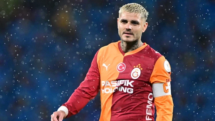 delfayte's tweet image. atletico maçında oyuna sokarsak kesin gol yeriz korkusu yaşayıp oyuna sokmadığın, osimhen yerine oynadığında bambaşka takıma dönüşen icardi ile sırf taraftarın belli kısmı tatmin olacak diye sözleşme uzatılırsa Galatasaray gelecek sezon çok acı çeker. Bu konuda çok netim