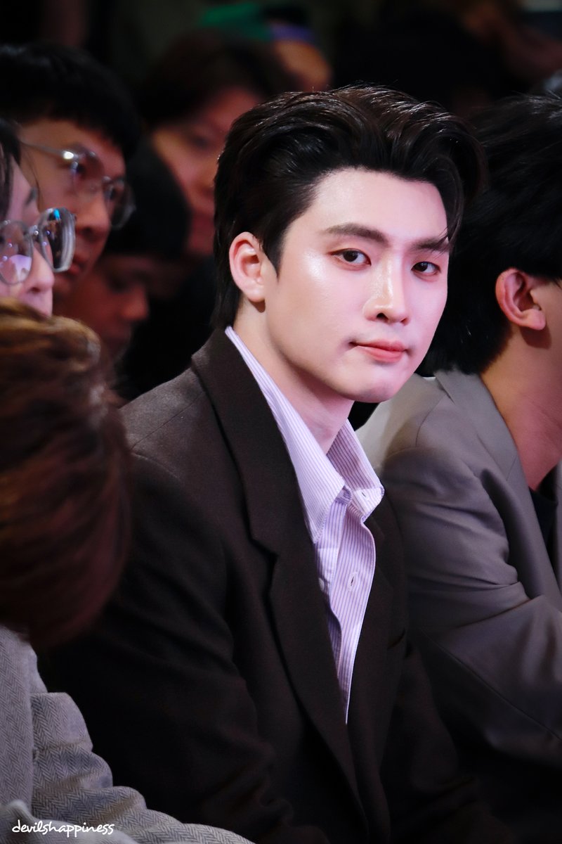 devilshappiness's tweet image. มารยาทงามเสมอ 😁🙏

#MeanPhiravich 
#UltimateTroopBoardJump2026