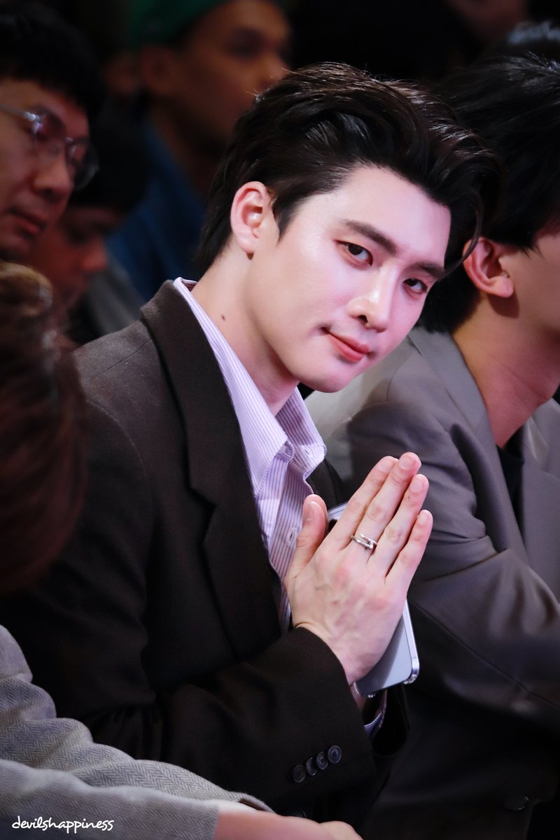 devilshappiness's tweet image. มารยาทงามเสมอ 😁🙏

#MeanPhiravich 
#UltimateTroopBoardJump2026