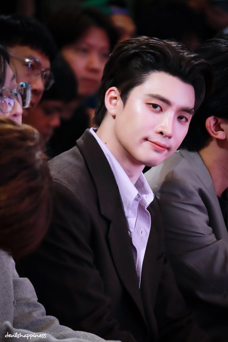 devilshappiness's tweet image. มารยาทงามเสมอ 😁🙏

#MeanPhiravich 
#UltimateTroopBoardJump2026